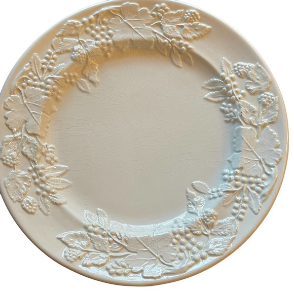 Stefani Dinner Plates Ceramic Embossed Grapes Set Of 5 Made In Italy White 10.5" - Picture 6 of 9
